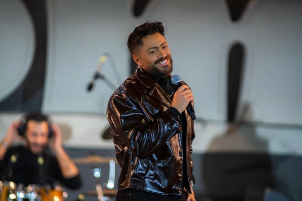 مواقف إنسانية لنجم الجيل.. تامر حسني يتعهد بعلاج فتاة وتوظيف شابة – أخبار السعودية