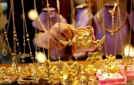 الذهب يقفز لمستوى قياسي.. والأوقية تتجاوز 4492 دولاراً – أخبار السعودية