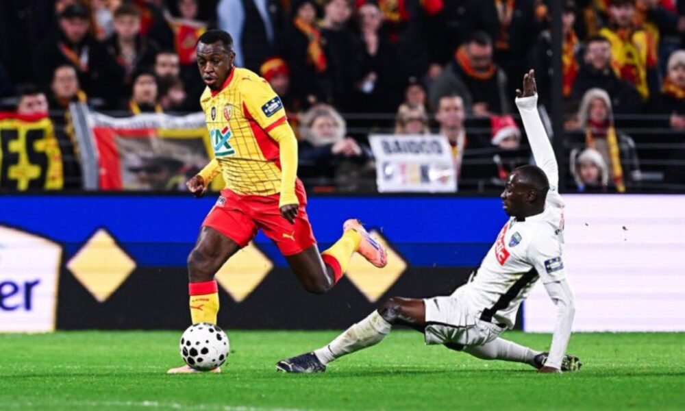 سعود عبد الحميد يسجل ويصنع في تأهل لانس بكأس فرنسا