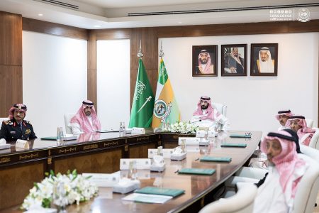 وزير الحرس الوطني يلتقي بقادة الوزارة بالقطاع الشرقي