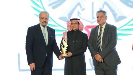 وزارة الدفاع تحصد جائزة أفضل تواصل استراتيجي بقمة ICON 2025