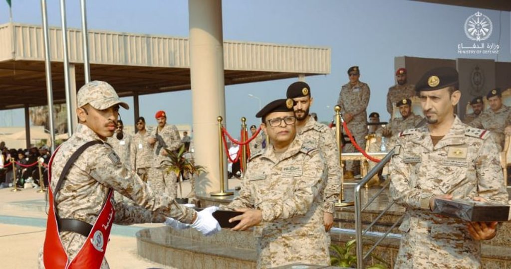 مدرسة مشاة القوات البحرية تحتفل بتخريج دفعة جديدة من دورة الفرد الأساسي