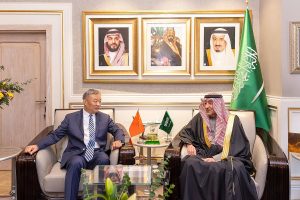 نائب وزير الخارجية يبحث تعزيز العلاقات مع نظيره الصيني