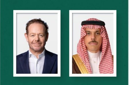 وزير الخارجية يبحث مع نظيره الهولندي آخر التطورات الإقليمية والدولية