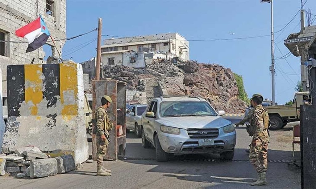 "العربية": فريق سعودي إماراتي يناقش ترتيبات خروج قوات الانتقالي من حضرموت والمهرة