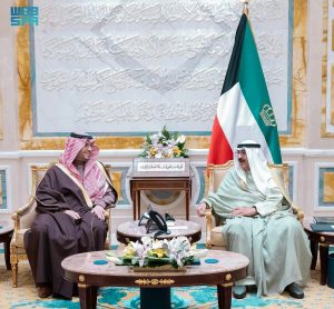 أمير الكويت والأمير تركي بن محمد بن فهد يستعرضان العلاقات الأخوية بين البلدين الشقيقين