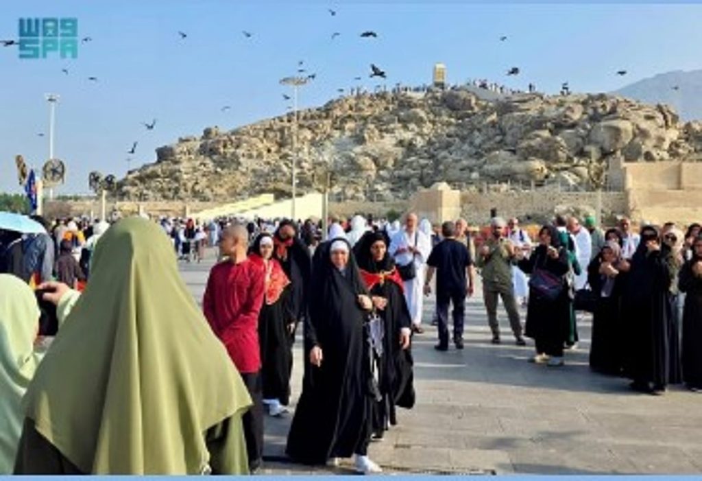 جبل الرحمة متنفس للأهالي ضمن فعاليات شتاء مكة