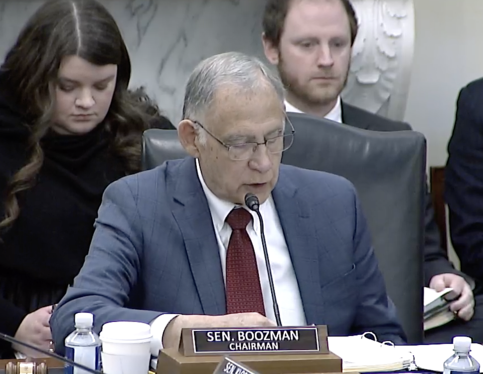 العملات المشفرة، السياسة، الكونجرس، مجلس الشيوخ، هيئة الأوراق المالية والبورصات، لجنة تداول السلع الآجلة (CFTC).