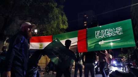 “حصان طروادة صهيوني”.. مسؤول سعودي سابق يتهم الإمارات بزعزعة استقرار المنطقة خدمة لتل أبيب