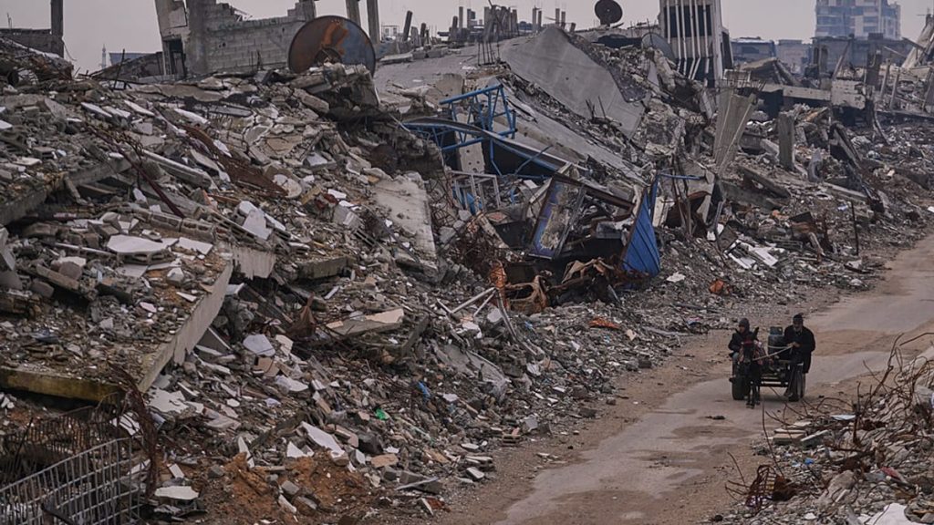 قتلى وجرحى برصاص الجيش الإسرائيلي في قطاع غزة.. والأمم المتحدة: مليون شخص بحاجة ماسة إلى الإيواء