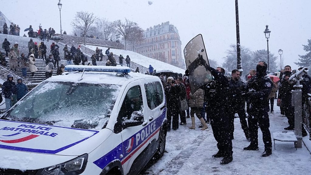 أوروبا تحت قبضة الثلوج.. إلغاء مئات الرحلات وتحذيرات غير مسبوقة