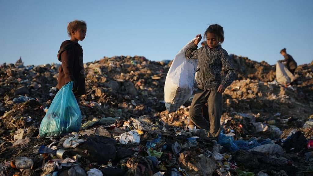 تعليم أطفال غزة تحت ضغط غير مسبوق: كيف أثّر الجوع والصدمات النفسية على مسارهم الدراسي؟