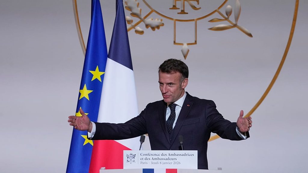 “تجاهل للقواعد الدولية”.. ماكرون “يأسف” لابتعاد الولايات المتحدة عن حلفائها