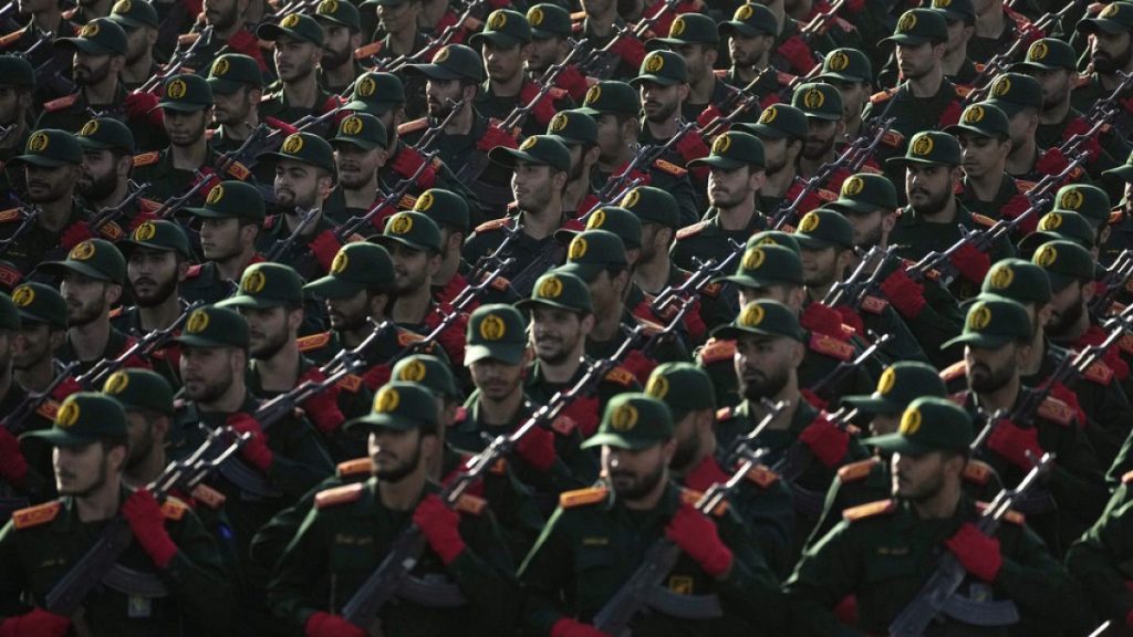 بعد تصنيفه “منظمة إرهابية” في أوروبا.. ماذا نعرف عن الحرس الثوري الإيراني؟