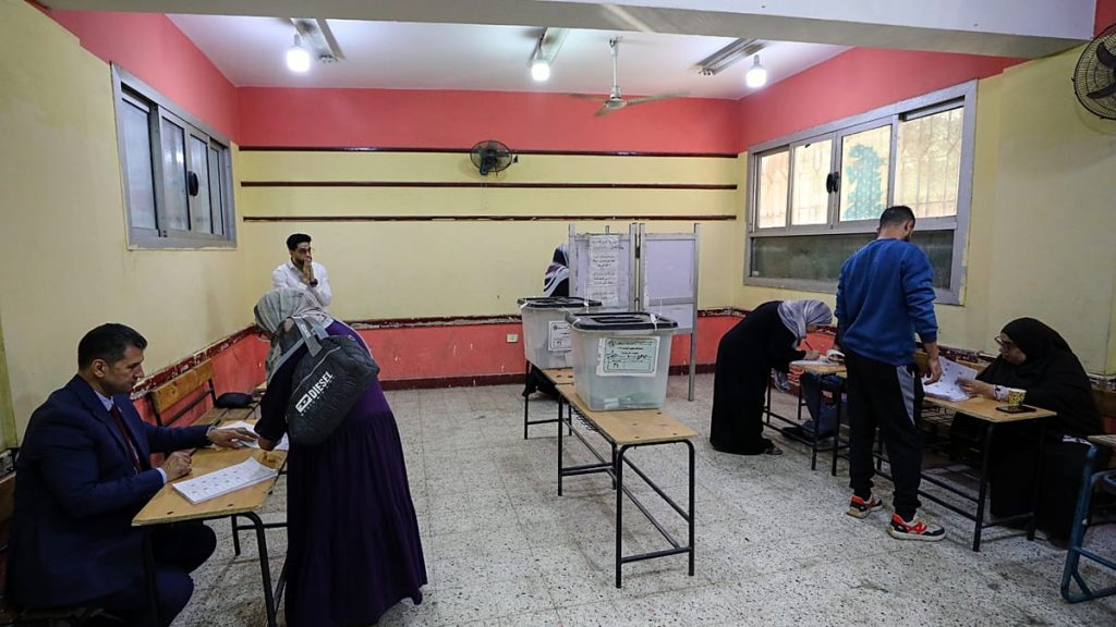 “الأطول في تاريخ البلاد”.. البرلمان المصري يبدأ أعماله بعد انتخابات ماراتونية