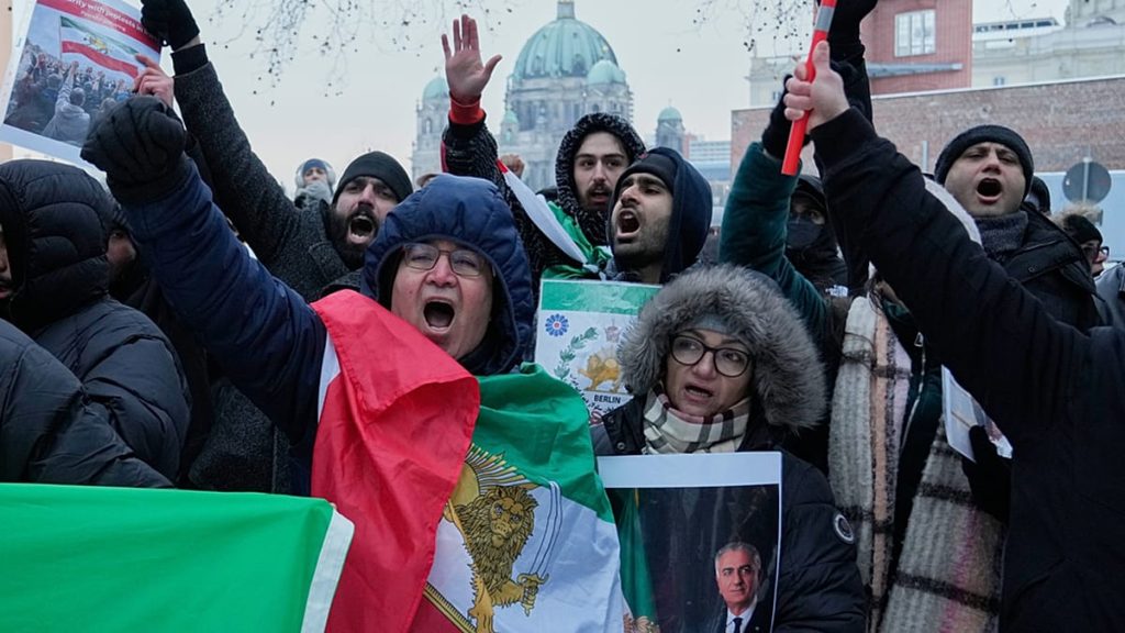 عواصم أوروبية تدين “قتل المتظاهرين” في إيران وسط دعوات للتدخل الخارجي