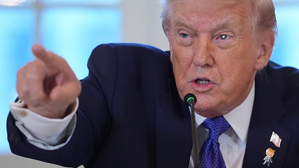 “المساعدة قادمة”.. رسالة ترامب إلى المتظاهرين الإيرانيين والخيارات العسكرية المطروحة