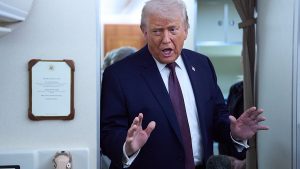 “أسطول ضخم” يتحرّك نحو إيران.. تحذيرات ترامب ترفع أسهم الحرب مجددًا