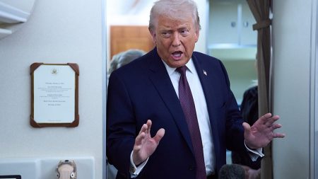 “أسطول ضخم” يتحرّك نحو إيران.. تحذيرات ترامب ترفع أسهم الحرب مجددًا