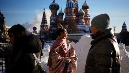 بوتين يستجيب لطلب ترامب: الكرملين يعلن وقف ضرب كييف حتى الأحد