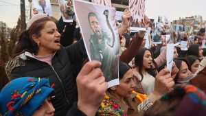 من شوارب الدروز إلى ظفائر الكرديات.. وقائع متكرّرة تكشف “ثقافة الإذلال” في سوريا