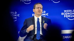 الرئيس الإسرائيلي: مستقبل إيران “لا يمكن أن يكون إلا بتغيير النظام”