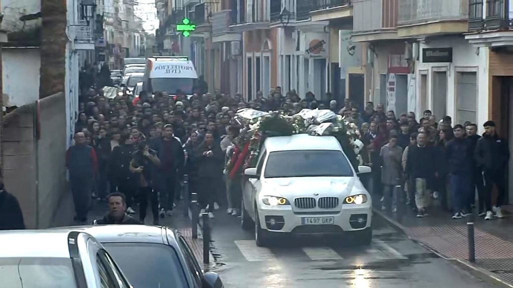 فيديو. إسبانيا في حداد على ضحايا حادث القطار.. وجنازات في الأندلس