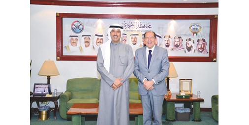 محافظ الأحمدي بحث تعزيز التعاون مع سفير بيرو