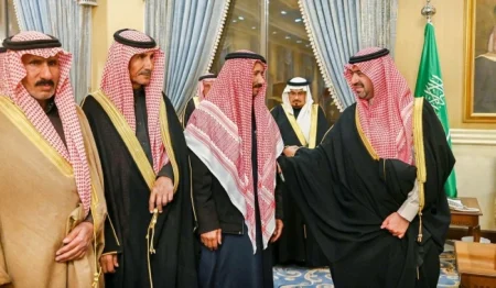 نائب أمير تبوك يستقبل المواطن زايد العطوي المتنازل عن قاتل ابنه – أخبار السعودية