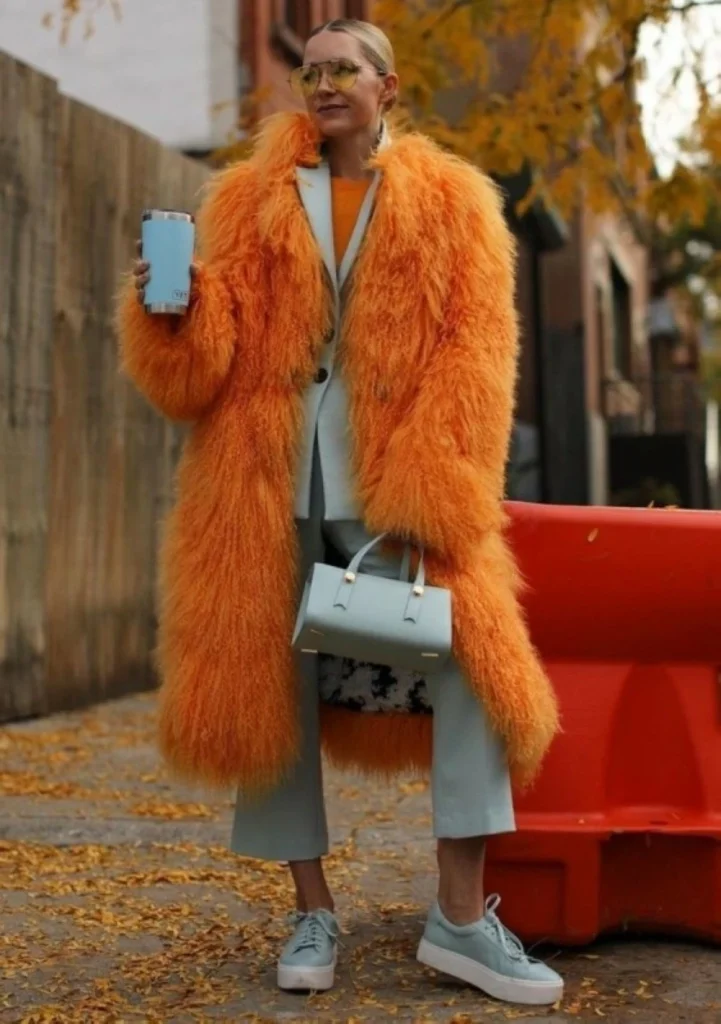 الفرو البرتقالي.. جرأة وأناقة بتنظيم متقن – أخبار السعودية