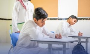 تأخير دوام مدارس حفر الباطن بسبب البرد: تفاصيل القرار وأبعاده