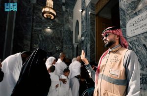 قاصدو المسجد الحرام يعيشون أجواء إيمانية وسط خدمات متكاملة