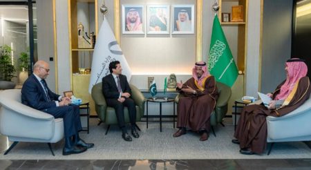 «الخريف» يلتقي عددًا من الوزراء المشاركين في مؤتمر التعدين الدولي