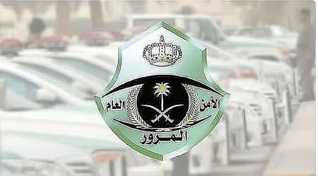 «المرور» تحث على استخدام الإشارة الضوئية حال تغيير المسار