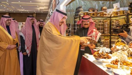 الأمير فيصل بن نواف يدشّن مهرجان تمور الجوف في نسخته الثانية عشرة