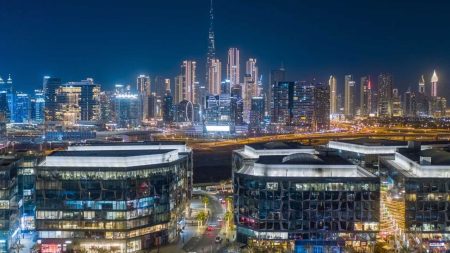 مجموعة تيكوم تحقق إيرادات قياسية بلغت 2.9 مليار درهم في 2025