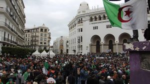 الجزائر: 7 سنوات على حراك 22 فبراير 2019.. هل “اتنحّاو قاع” حقاً أم تغيّر “الديكور” فقط؟