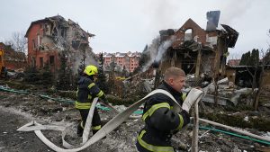 تقريرٌ يقدّر كلفة إعمار أوكرانيا بـ588 مليار دولار ويحذّر من آثار قد تمتدّ “لأجيال قادمة”