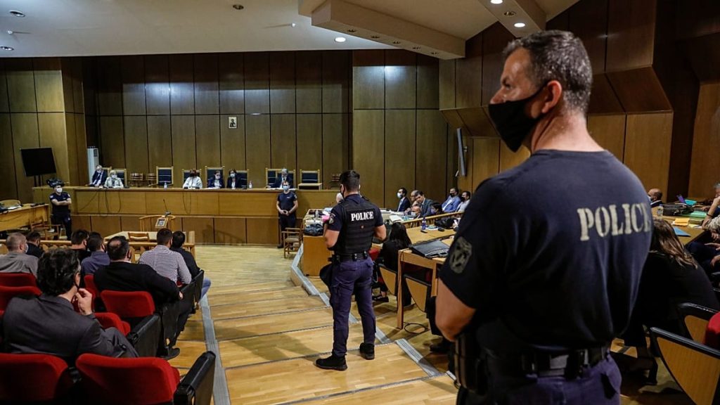 بينهم إسرائيليان.. السجن 8 سنوات لمدانين بفضيحة التجسس على هواتف مسؤولين في اليونان