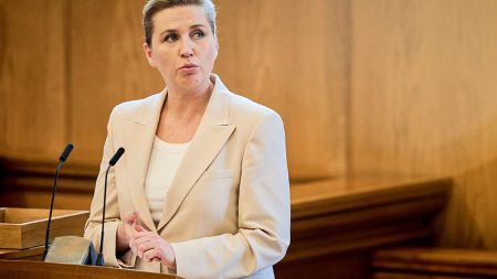 بعد أقل من شهر.. رئيسة وزراء الدنمارك تدعو إلى انتخابات تشريعية في مارس وغرينلاند في قلب المشهد