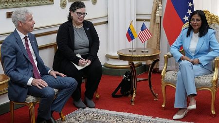 رئيسة فنزويلا المؤقتة: أقود البلاد دستورياً.. ومادورو يبقى الرئيس الشرعي رغم اعتقاله