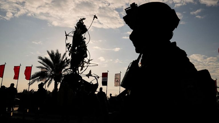 غارات على جرف النصر في العراق تقتل شخصين: هل يدخل الحشد الشعبي على خط المواجهة بين طهران وواشنطن؟