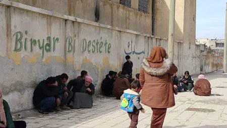 فيديو – “لم تصلنا أي مساعدات”.. نازحون أكراد في كوباني يروون معاناتهم اليومية