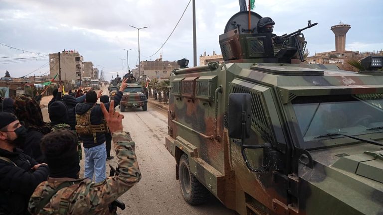 الجيش السوري يتسلم قاعدة التنف بعد انسحاب القوات الأمريكية