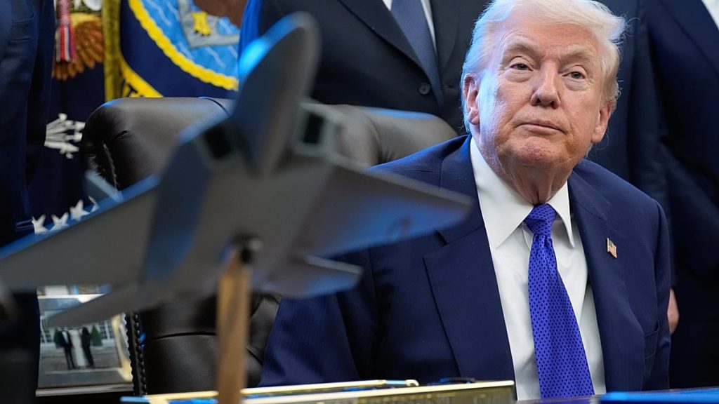 “محاولة ثالثة” مع إيران: ترامب يعود إلى الاتفاق النووي وأصبعه على الزناد