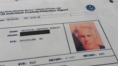 وثائق FBI: جيفري إبستين كان عميلًا لدى الموساد وتدرب تحت إشراف إيهود باراك