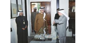 وزير خارجية الإمارات زار «كشك مبارك» واطلع على مقتنياته