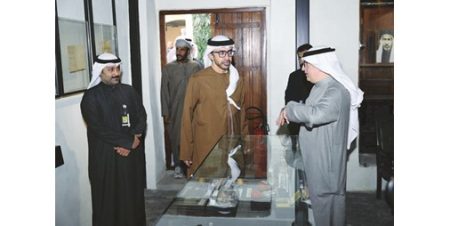 وزير خارجية الإمارات زار «كشك مبارك» واطلع على مقتنياته