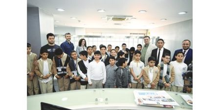 بالفيديو.. طلاب «النجاة – بنين» في حولي زاروا «الأنباء» واطلعوا على مراحل إصدارها
