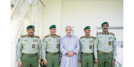 وكيل الحرس الوطني يطمئن على صحة النائب الأول